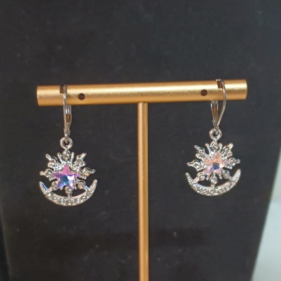 Lovely Rhinestone Charm Earrings So Pretty and Shimmering - Picture 6 of 15